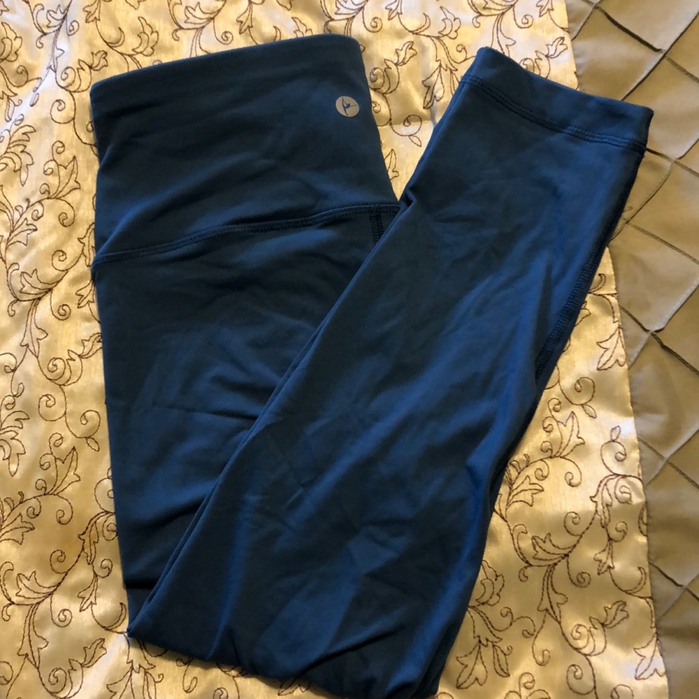 Beautiful royal blue crop leggings